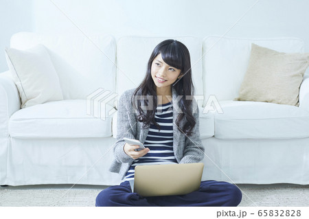 若い女性 テレワーク 若い女性 テレワーク 65832828
