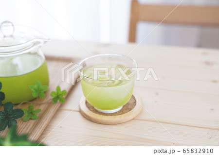 冷たい緑茶 冷たい緑茶 65832910
