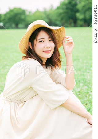 若い女性の夏イメージ 若い女性の夏イメージ 65836011