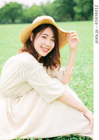 若い女性の夏イメージ 若い女性の夏イメージ 65836012