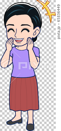 Aunt in short-sleeved clothes _ whole body 65836449