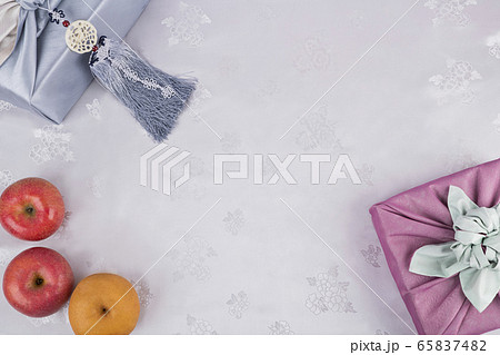the Korean traditional wrapping cloth, refreshments and greeting card 071 the Korean traditional wrapping cloth, refreshments and greeting card 071 65837482