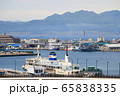 函館湾の景色と摩周丸＜春・朝もや＞ 65838335