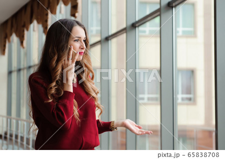 Young businesswoman with mobilephone. 65838708