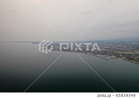 富山湾上空からみた夕方の魚津市 富山湾上空からみた夕方の魚津市 65839349