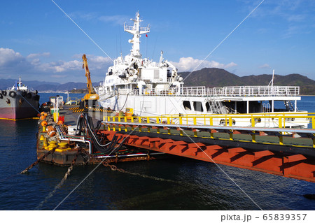 瀬戸田町沢港の桟橋の景色」 65839357