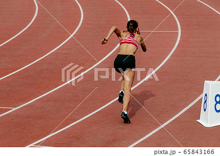 girl runner athlete start of 400 meters race 65843166