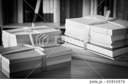 断捨離　本　書籍　処分　引越し　遺品整理　蔵書　本棚 65843879