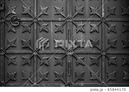 Old metal wrought iron doors 65844170