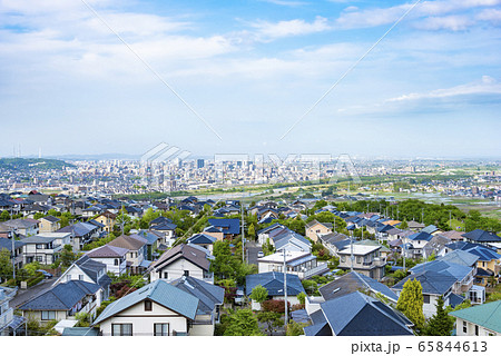 郊外の住宅地と街並み 65844613