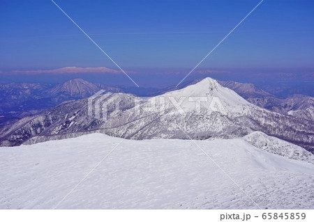 三本槍岳からの赤崩山と飯豊山 三本槍岳からの赤崩山と飯豊山 65845859