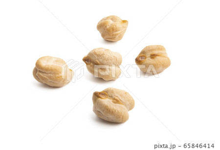 chickpeas isolated chickpeas isolated 65846414