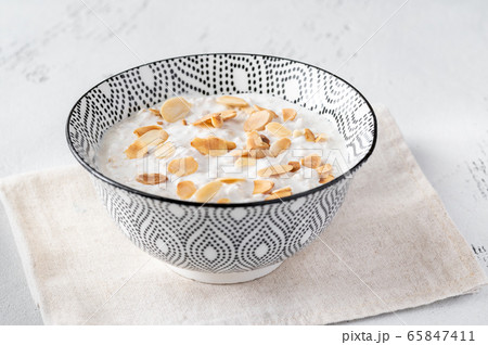 Bowl of Bircher muesli Bowl of Bircher muesli 65847411