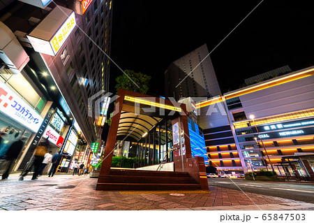 日本の横浜都市景観　緊急事態宣言 きょう全面解除を表明＝5月25日、横浜駅西口 65847503