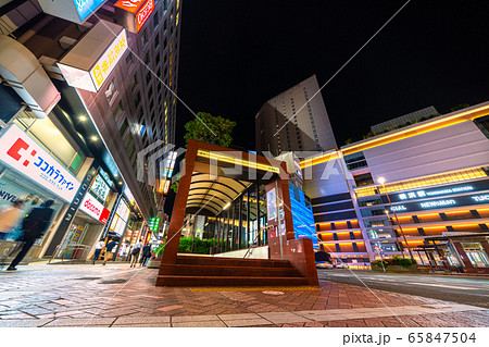 日本の横浜都市景観　緊急事態宣言 きょう全面解除を表明＝5月25日、横浜駅西口 65847504