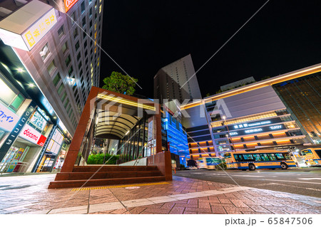 日本の横浜都市景観　緊急事態宣言 きょう全面解除を表明＝5月25日、横浜駅西口 65847506