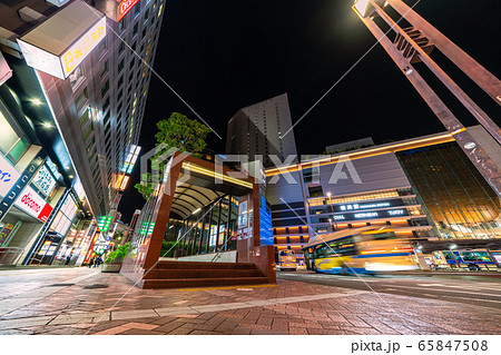 日本の横浜都市景観　緊急事態宣言 きょう全面解除を表明＝5月25日、横浜駅西口 65847508