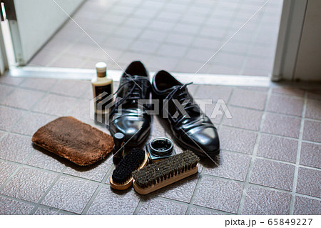 靴の手入れ　革靴 65849227