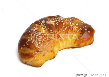 bagel with jam isolated 65849633