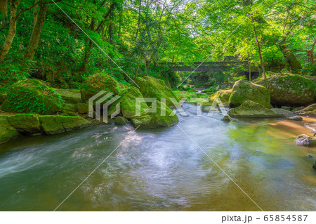王滝渓谷 渓流 新緑 スローシャッター 愛知県 の写真素材