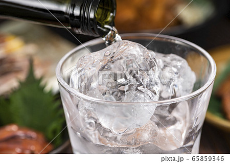 焼酎 オン・ザ・ロック 居酒屋 65859346