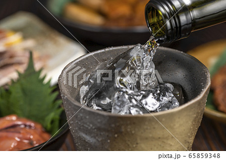 焼酎 オン・ザ・ロック 居酒屋 焼酎 オン・ザ・ロック 居酒屋 65859348