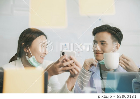 Cute scene moment - Doctor and nurse talking to 65860131