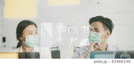 Working distancing in hospital. 65860146
