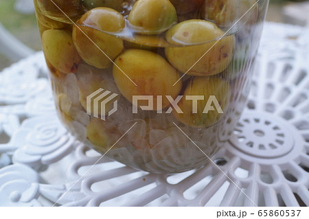 瓶詰の砂糖梅つくり 梅 砂糖梅 素材 背景 瓶詰の砂糖梅つくり 梅 砂糖梅 素材 背景 65860537