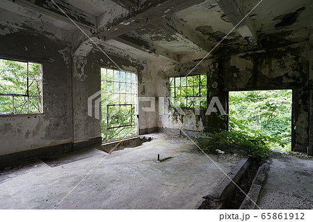 廃墟 新潟県南魚沼郡湯沢町 二居変電所跡の写真素材