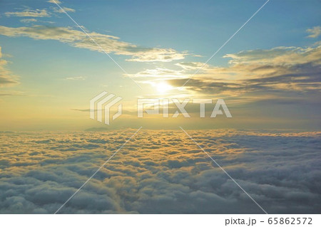 鳳凰三山薬師岳からの雲海と朝日 65862572