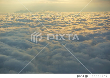 鳳凰三山薬師岳からの雲海 鳳凰三山薬師岳からの雲海 65862575