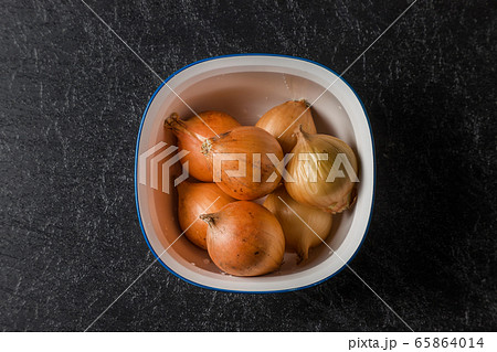 小さな玉ねぎ Small cute onion type (Pecorus) 小さな玉ねぎ Small cute onion type (Pecorus) 65864014