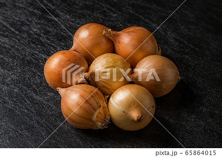 小さな玉ねぎ Small cute onion type (Pecorus) 小さな玉ねぎ Small cute onion type (Pecorus) 65864015