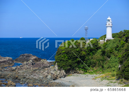 青空に映える潮岬灯台 青空に映える潮岬灯台 65865668