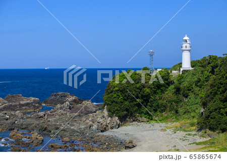 青空に映える潮岬灯台 青空に映える潮岬灯台 65865674