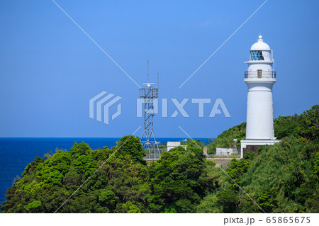 青空に映える潮岬灯台 65865675