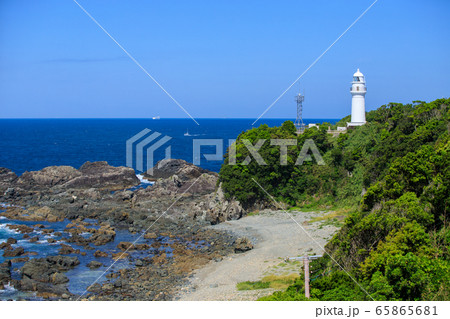 青空に映える潮岬灯台 65865681
