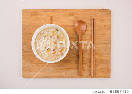 Delicious and healthy breakfast concept - cereal, Porridge and Energy bar 192 65867410