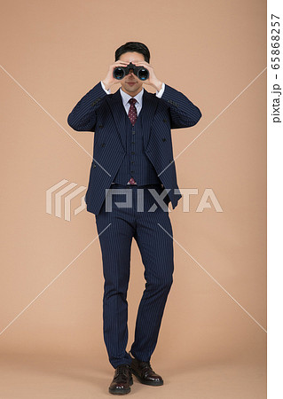Portrait of female and male in retro fashion and vintage concept 493 65868257