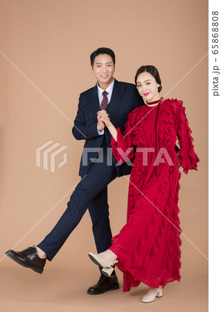 Portrait of female and male in retro fashion and vintage concept 415 Portrait of female and male in retro fashion and vintage concept 415 65868808