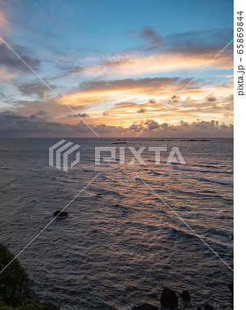 沖縄県 宮古島 東平安名崎 朝焼け 65869844