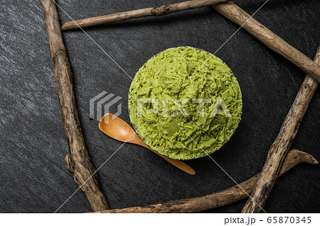アジア風　抹茶かき氷　Green tea shaved ice 65870345