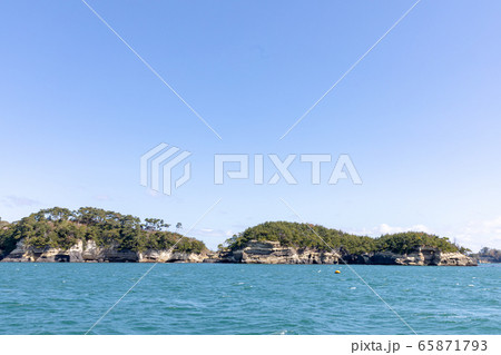 宮城県　松島湾周遊観光船から眺める松島の風景 65871793