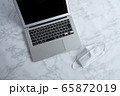 パソコンとマスク 65872019