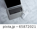 パソコンとマスク 65872021