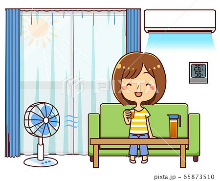 快適に過ごす 女性 夏 室内のイラスト素材