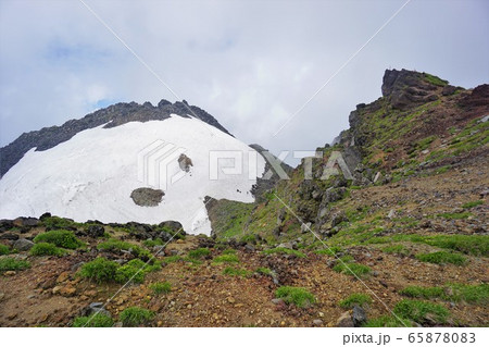 鳥海山外輪山からの新山 65878083