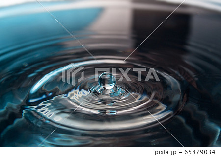 Water splash close-up. Drop of water. Blue water drop. Falling water. blue water surface with splash and air bubbles. Water splash close-up. Drop of water. Blue water drop. Falling water. blue water surface with splash and air bubbles. 65879034