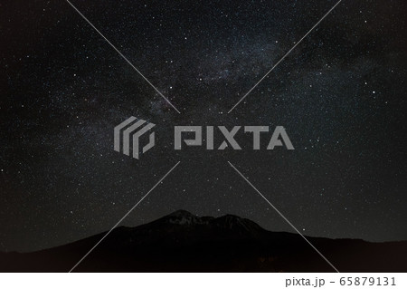 燧ヶ岳の上にかかる天の川 65879131
